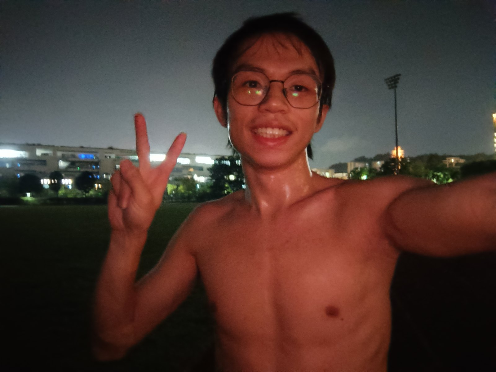 把笑容交给夜风